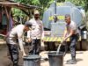 Wakapolres Lombok Utara Bantu Warga Salut Distribusikan Air Bersih