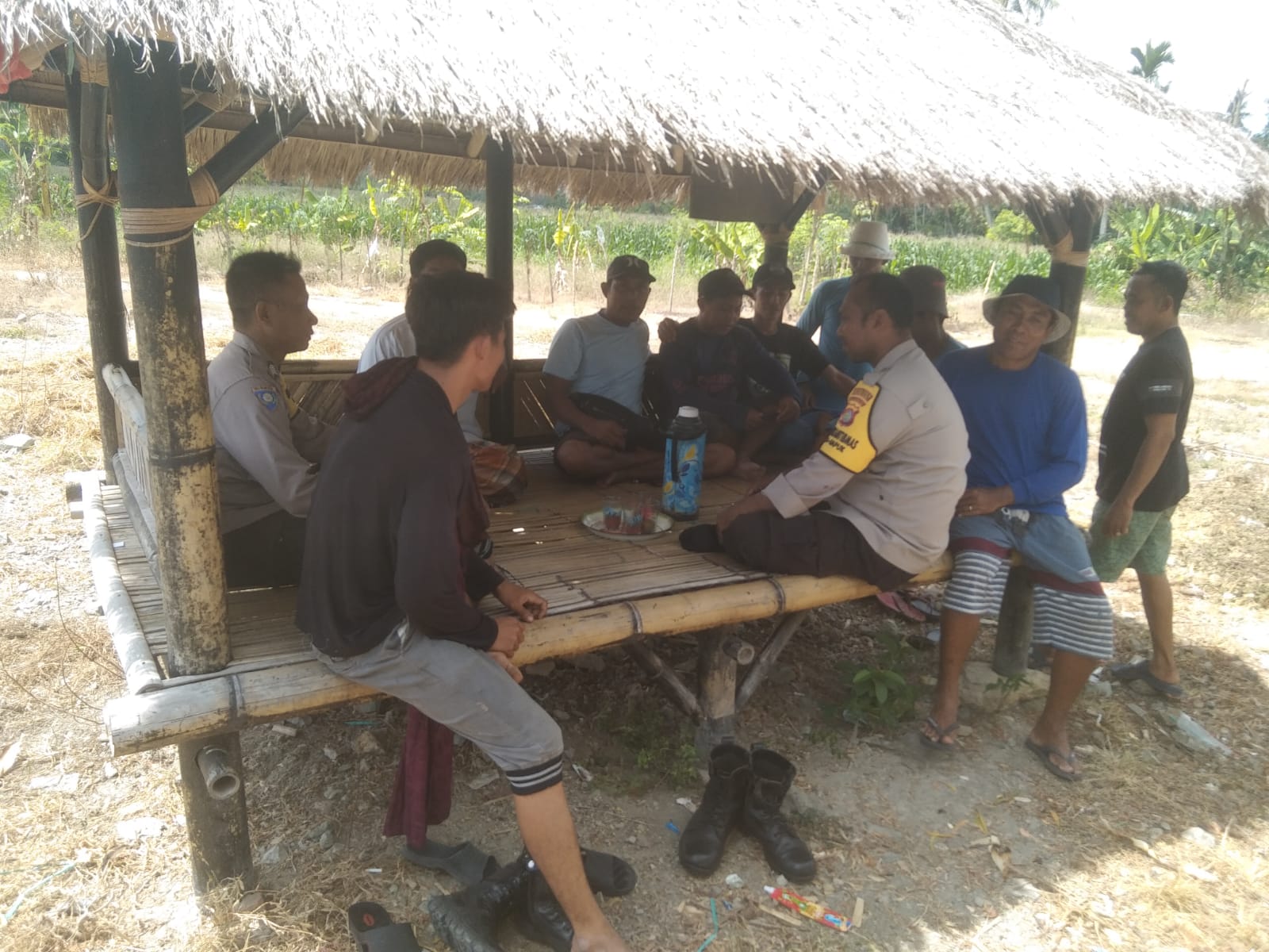 Bhabinkamtibmas Desa Kebon Ayu dan Desa Gapuk Mediasi Pekerja Buruh Berebut Lahan Menjemur Jagung