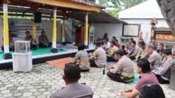 Kapolres Lombok Utara Lakukan Jumat Curhat di Pura Amertha Giri Rinjani
