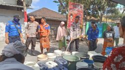 Polres Lombok Tengah Bersama BPBD Kabupaten Lombok Tengah Salurkan Air Bersih.