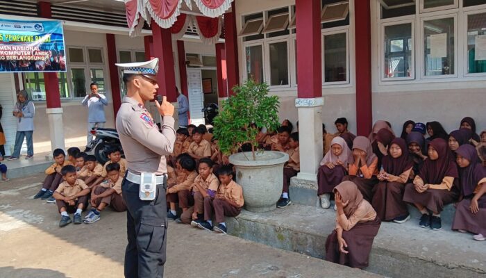 Sat Lantas Polres Lombok Utara Laksanakan Sosialisasi Lalu Lintas Di SDN 5 Pemenang