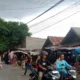 Sabtu Sore di Pasar Paok Kambut: Aksi Sigap Polsek Labuapi Atur Lalu Lintas, Ciptakan Kenyamanan Pengunjung
