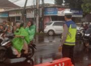 Polsek Batulayar Gelar Patroli Sore di Senggigi untuk Cegah Kemacetan dan Laka Lantas